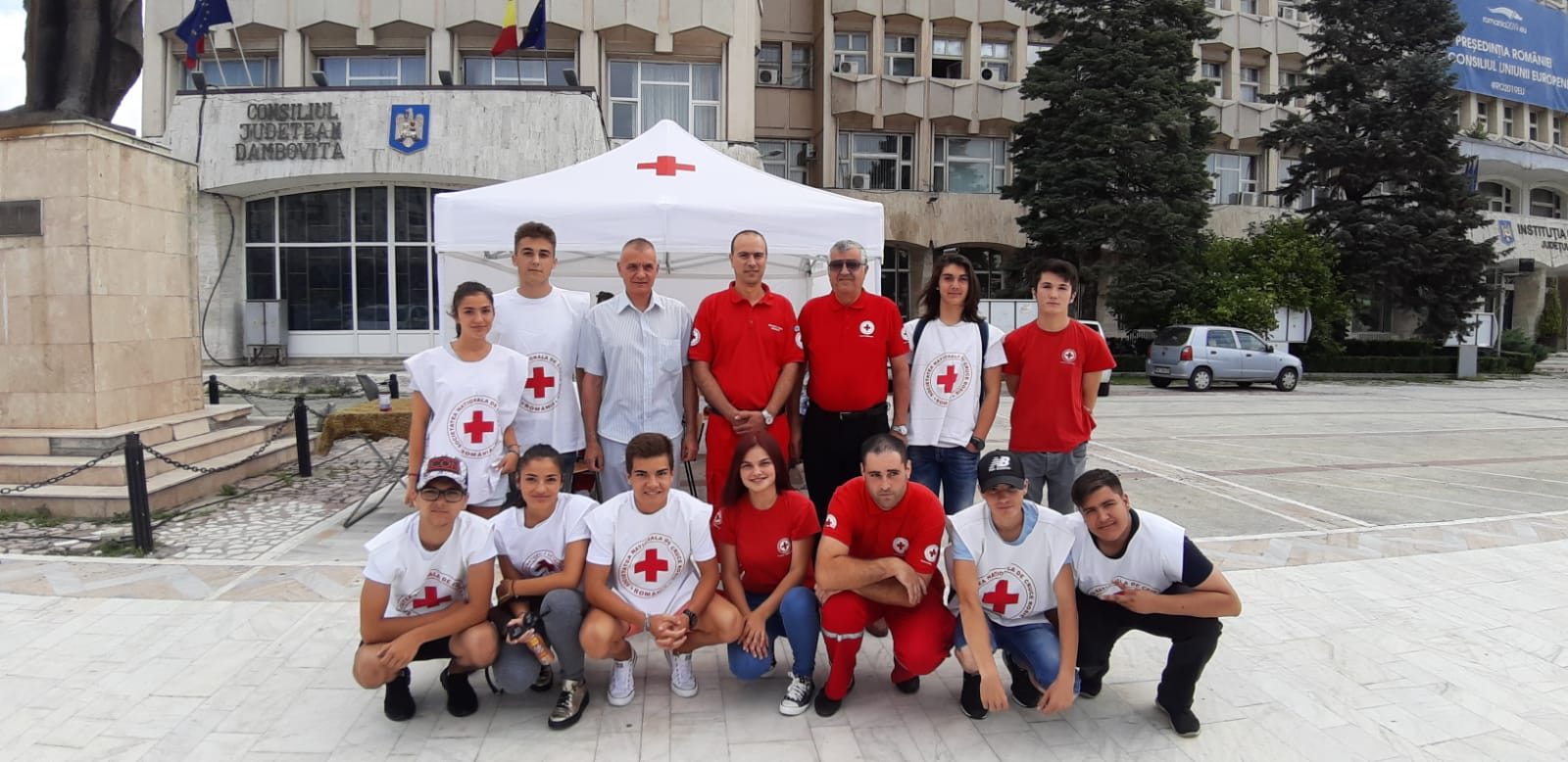 Read more about the article În data de 4 iulie, moment aniversar pentru Crucea Roșie Română, marcând 143 de ani de activitate neîntreruptă, voluntarii dâmbovițeni au sărbătorit prin organizarea unei campanii de sănătate în centrul Municipiului Târgoviște de care au beneficiat aproximativ 150 de persoane.