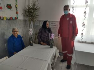 Read more about the article În cadrul Programului social, în data de 10 iunie 2021, voluntarii Filialei de Cruce Roșie Dâmbovița au fost alături de vârstnicii internați în cadrul Centrului de Asistență Medico-Socială Bucșani.
